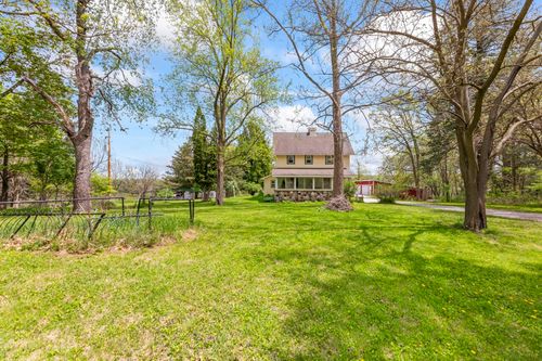 112 S Cushing Park Rd, Delafield, WI, 53018-1701 | Card Image