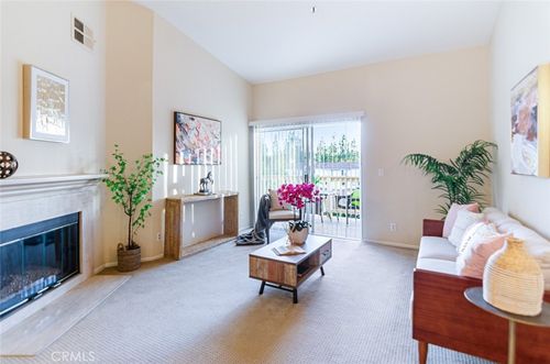 unit-302-5805 Oak Bend Ln, Oak Park, CA, 91377-5645 | Card Image