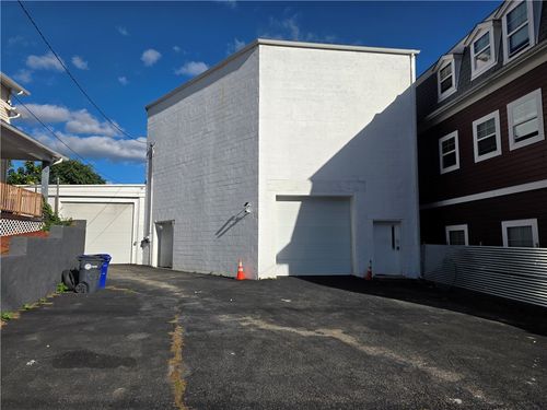 73 Julian St, Providence, RI, 02909-2618 | Card Image