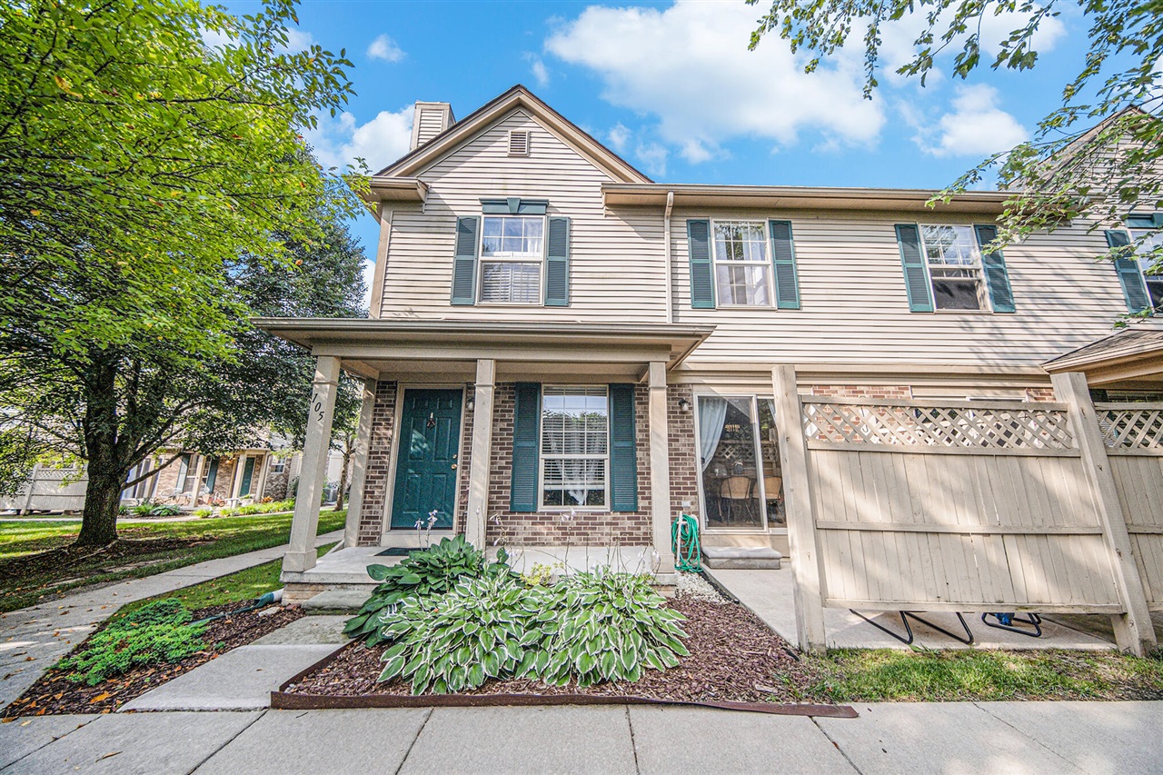 Commons Cir, Saline, MI 48176
