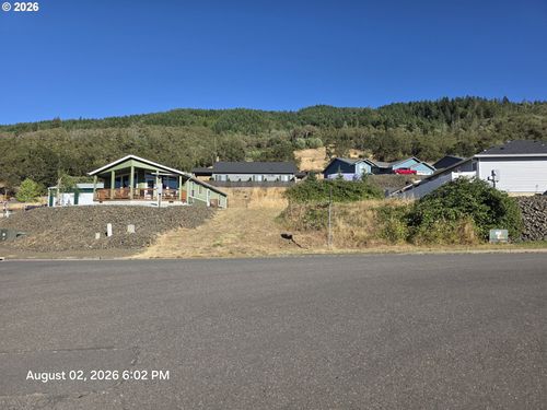 411 Clark St, Myrtle Creek, OR, 97457-9498 | Card Image