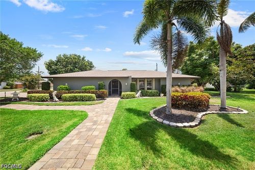 8713 Crest Ln, Fort Myers, FL, 33907-4205 | Card Image