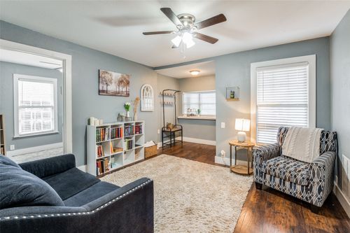 555 Gilcrease, Van Alstyne, TX, 75495-4500 | Card Image
