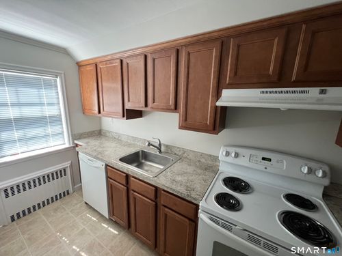 2 High St, Farmington, CT, 06032-2357 | Card Image