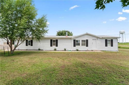 9756 W 399th St, Lacygne, KS, 66040-4067 | Card Image