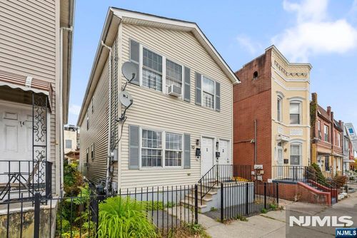 12 Bayview Avenue, Jersey City, NJ, 07305 | Card Image
