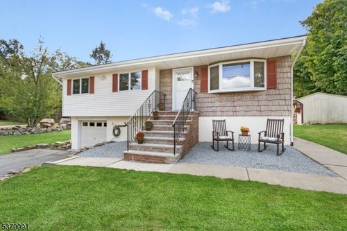 2 Crescent Rd, Hopatcong, NJ, 07843-1556 | Card Image