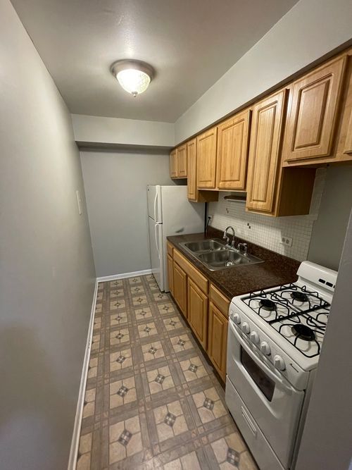 apt-518-541 Oakdale Ave, Chicago, IL, 60657-5747 | Card Image