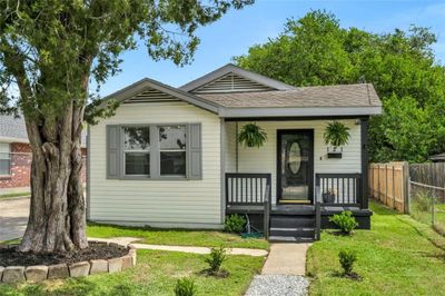 Picture Perfect and Ready to Move in. Freshly Painted. New Flooring. New Appliances. New 2024 Roof and Landscaping. | Image 2