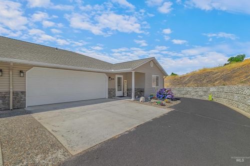 935 Grelle Ave, Lewiston, ID, 83501-5201 | Card Image