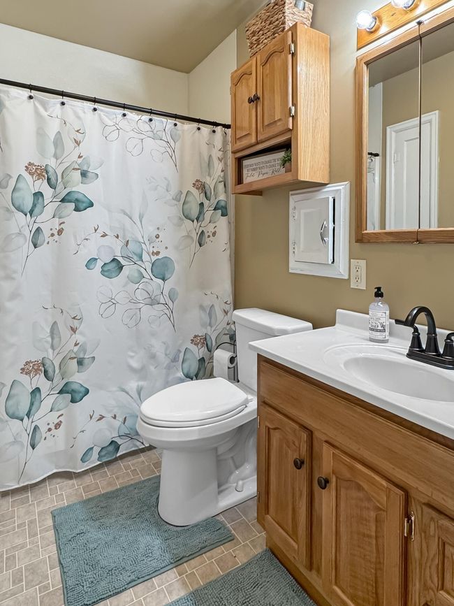 Main floor bathroom | Image 19