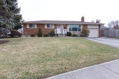 3 Cambria Crt, House other with 3 bedrooms, 2 bathrooms and 4 parking in Hamilton ON | Image 1