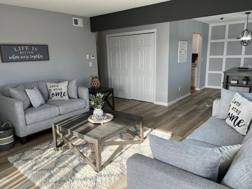 10620 N Ivy Ct, Mequon, WI, 53092-5022 | Card Image