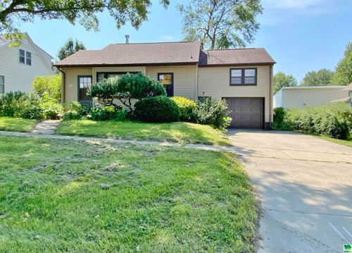 808 Plymouth St Se, Le Mars, IA, 51031-1715 | Card Image