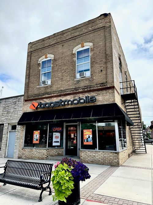 apt-1-104 E Sumner St, Harvard, IL, 60033-2873 | Card Image