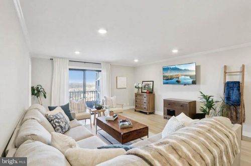 1033-21033 Valley Forge Cir, KING OF PRUSSIA, PA, 19406-1119 | Card Image