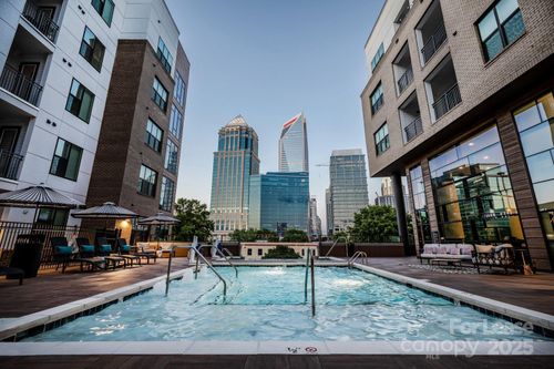 b1-101 W Morehead St, Charlotte, NC, 28202-1894 | Card Image