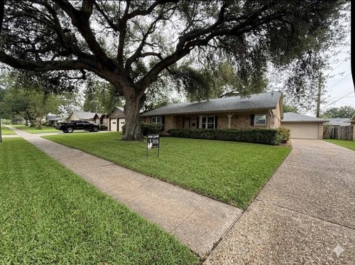 8226 Garden Parks Drive, Houston, TX, 77075 | Card Image