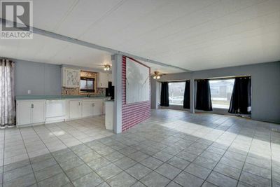 806 Bayview Rd, House other with 3 bedrooms, 3 bathrooms and 3 parking in Strathmore AB | Image 2