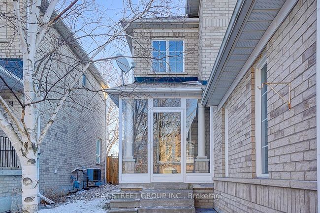 7 Debonair St, House attached with 4 bedrooms, 4 bathrooms and 2 parking in Richmond Hill ON | Image 4