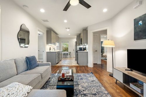 1-2702 Crest Ave, Austin, TX, 78702-2513 | Card Image