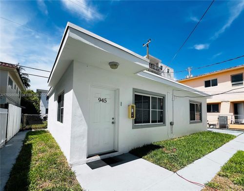 945-1001 Bay Dr, Miami Beach, FL, 33141-3755 | Card Image