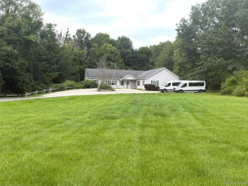 13 Rebecca Dr, Pawling, NY, 12564-1918 | Card Image