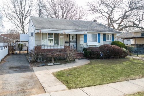 178 Pearl St, Westbury, NY, 11590-4051 | Card Image