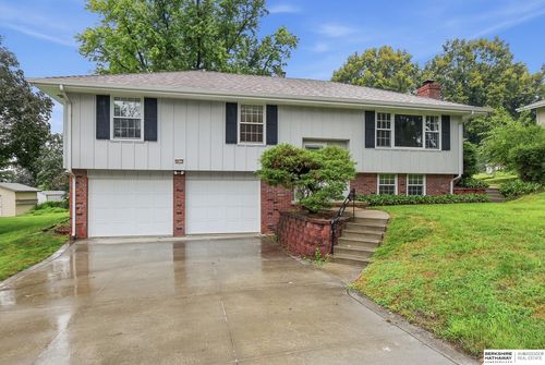 9915 Pinkney St, Omaha, NE, 68134-4533 | Card Image