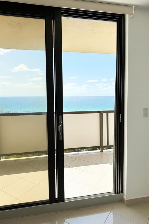 ph1014-1623 Collins Ave, Miami Beach, FL, 33139-3126 | Card Image