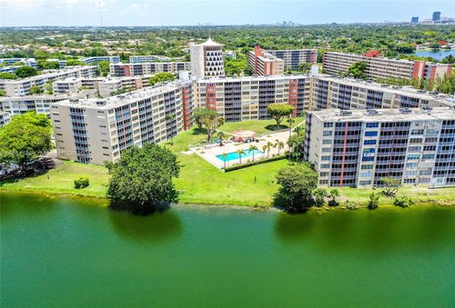 1-1750 Ne 191st St, Miami, FL, 33179-4284 | Card Image