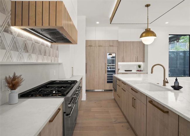 2401 Oakhaven Cir, House other with 5 bedrooms, 5 bathrooms and 3 parking in Austin TX | Image 9