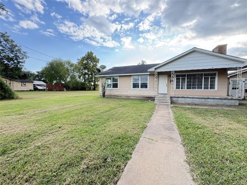 801 N Main St, Sweeny, TX, 77480-1605 | Card Image