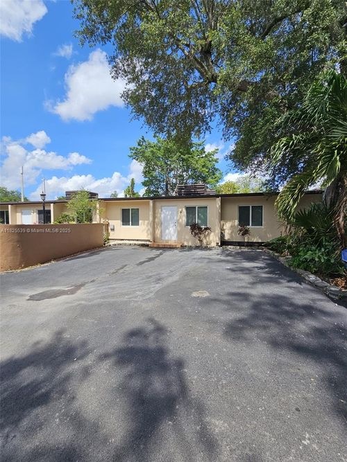 15027-15027 Coconut Ct, Miami Lakes, FL, 33014-2532 | Card Image