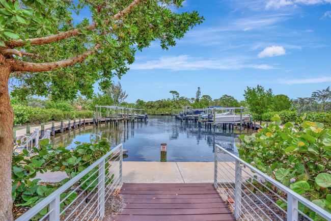 4662 Se Manatee Way, Condo with 3 bedrooms, 3 bathrooms and null parking in Stuart FL | Image 26