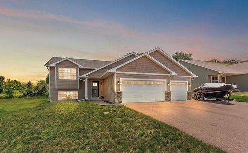 300 Dakota Ave, ROBERTS, WI, 54023-8505 | Card Image