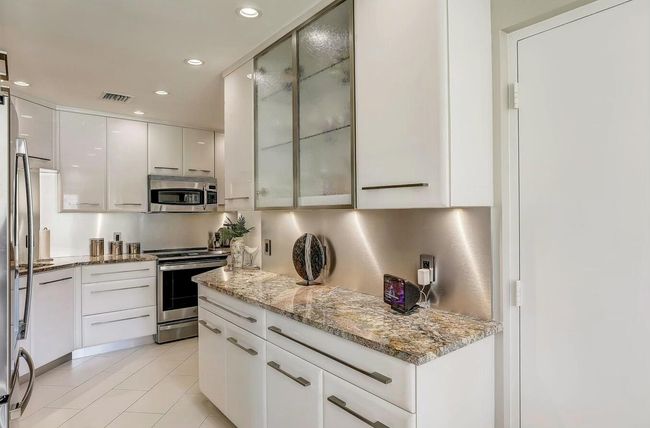 6778 Versailles Ct, Condo with 2 bedrooms, 3 bathrooms and null parking in Lake Worth FL | Image 7