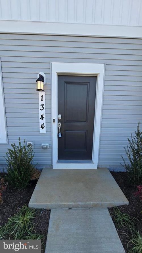 1344 Red Clover Ln, Ranson, WV, 25438-2002 | Card Image
