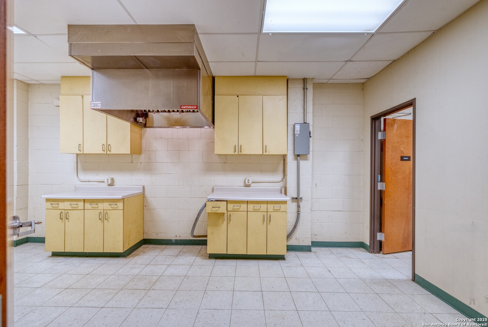 Commercial Sale in Crystal City 4