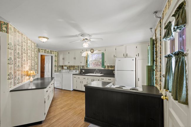 191 Long Hill Rd, House other with 4 bedrooms, 2 bathrooms and 4 parking in Middletown CT | Image 12