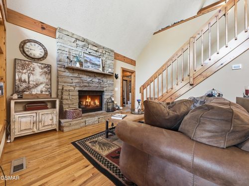 727 Sunrise Blvd, Sevierville, TN, 37862-2772 | Card Image