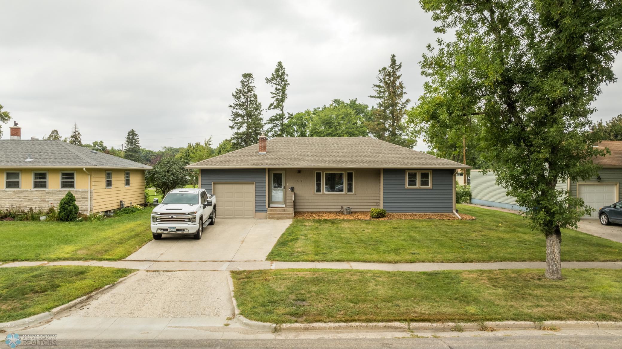 6th Ave, Moorhead, MN 56560