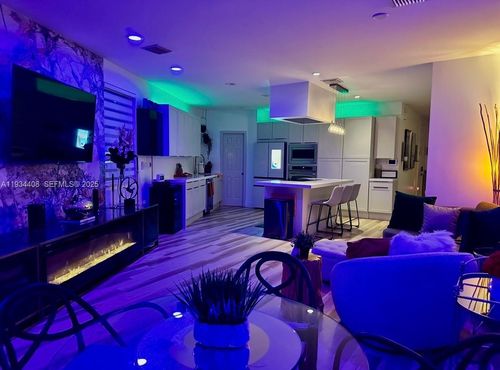 407 Sw 5th St, Fort Lauderdale, FL, 33315-1015 | Card Image