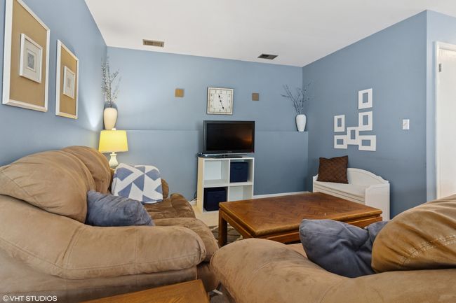 181 Campbell Dr, House other with 3 bedrooms, 2 bathrooms and 1 parking in Bolingbrook IL | Image 10