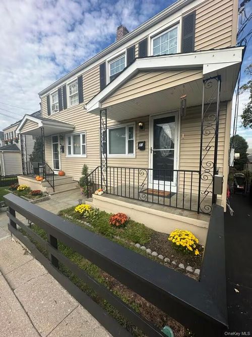 23 Bayard St, New Rochelle, NY, 10805-1504 | Card Image