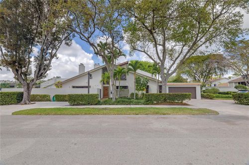25-7010 Sw 66th Ave, South Miami, FL, 33143-3256 | Card Image