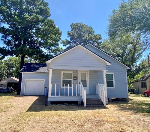 826 Fowlkes St, Sealy, TX, 77474-3419 | Card Image