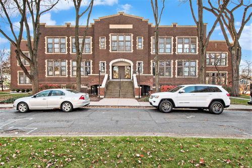 apt-4-2006 Wealthy St, East Grand Rapids, MI, 49506-3042 | Card Image