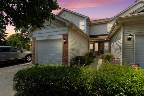 1570 Darien Lake Dr, Darien, IL, 60561-5085 | Card Image