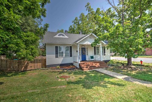 700 Sherwood Ave, Waynesboro, VA, 22980-6055 | Card Image